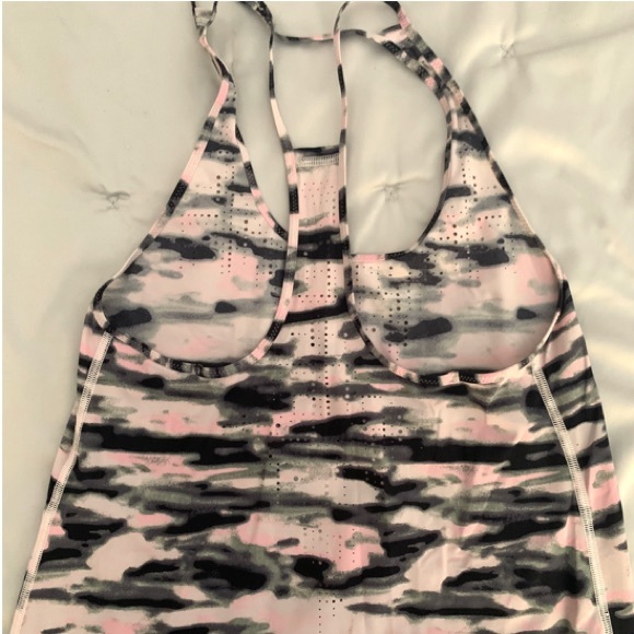 Lululemon Pink Camo Water Bound Singlet - Picture 6 of 6